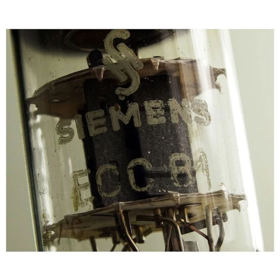 ECC81 Doppeltriode. Eine Radioröhre Von Siemens. ID19721 6 ECC81 Doppeltriode. Eine Radioröhre Von Siemens. ID19721 – Bild 4